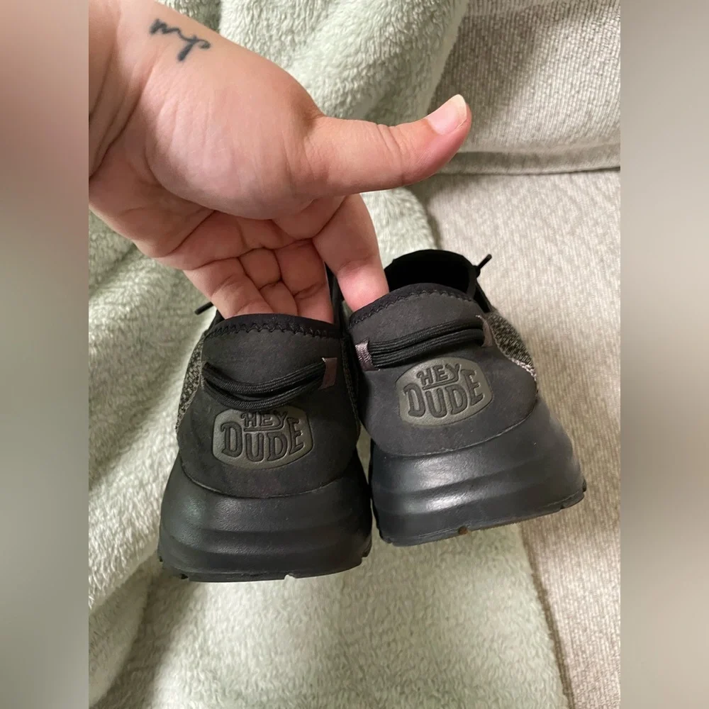 ✨Women’s Hey Dude Shoes Size 8 - Picture 5 of 7